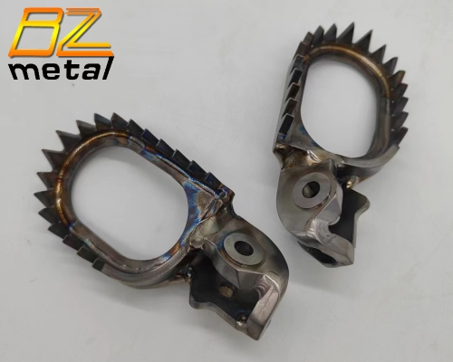 Aerospace Titanium Footpegs KTM 2023.jpg