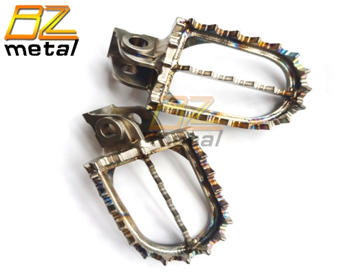 Gr5 Titanium Footpegs KTM 790.jpg