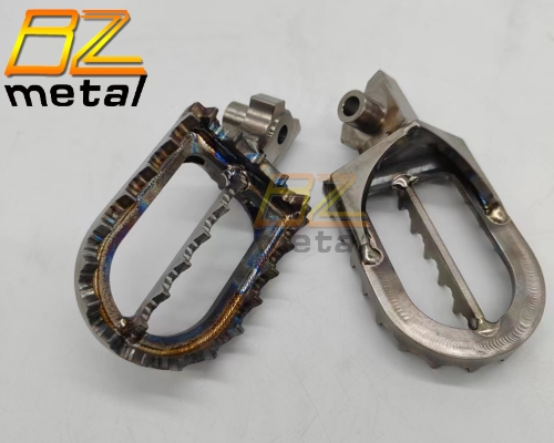 Titanium Gr5 footpegs of BMW.jpg