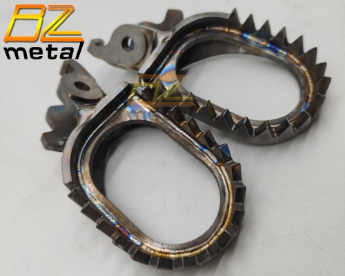 titanium alloy foot pegs.jpg